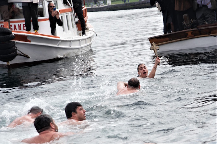 Haliç'te haçı bu yıl  Athanasios Apostolakis çıkardı